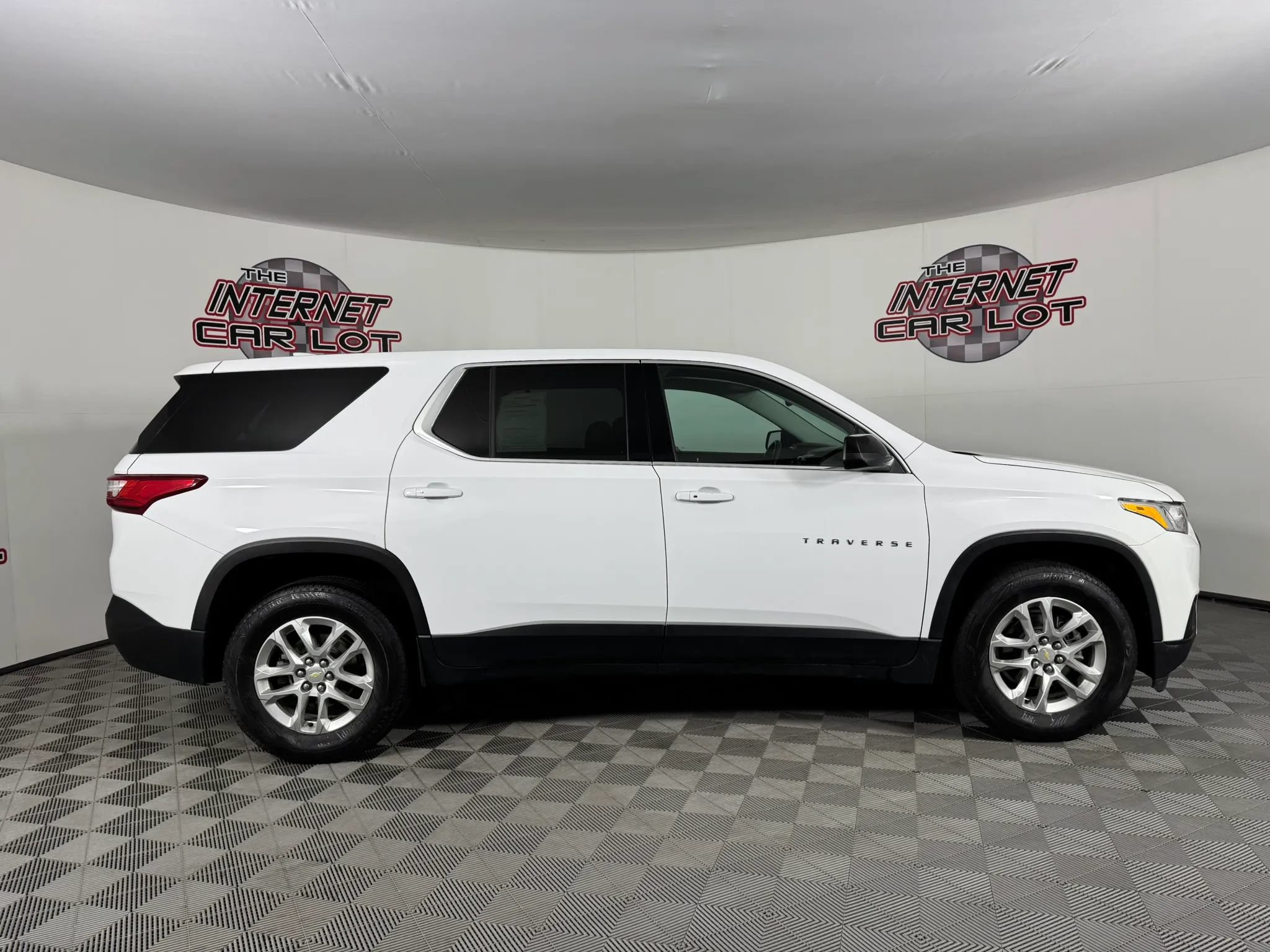 Used 2021 Chevrolet Traverse LS w/ LPO, Floor Liner Package FWD image 8