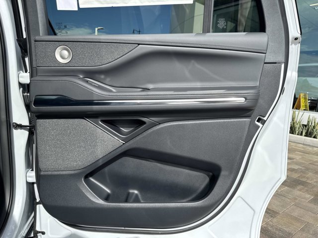 New 2025 Lincoln Navigator L Reserve AWD/4WD image 21
