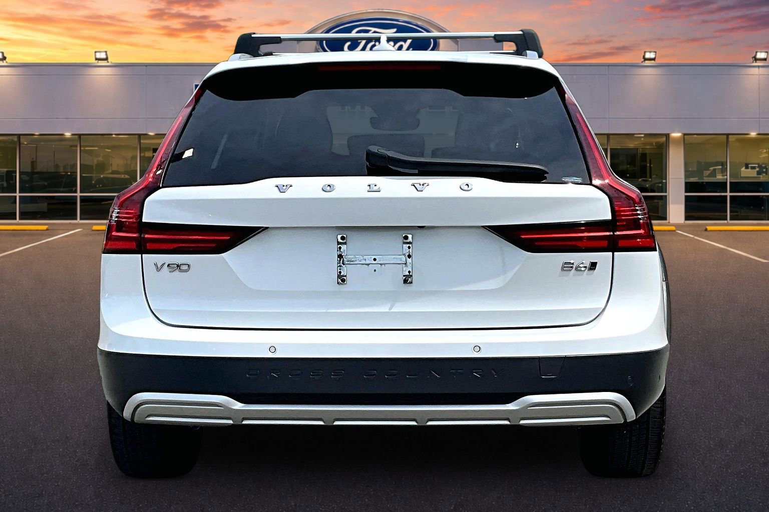 Used 2023 Volvo V90 B6 Cross Country Ultimate AWD/4WD image 4