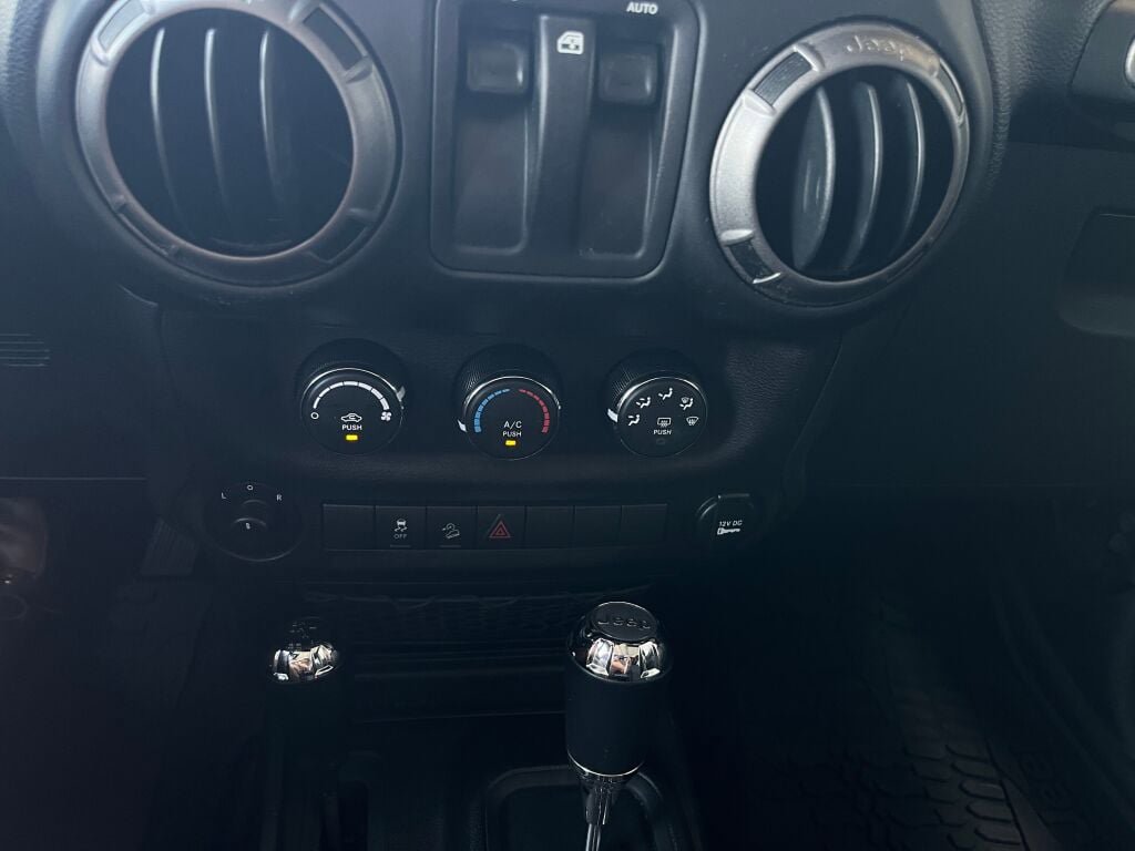 Used 2018 Jeep Wrangler Sport AWD/4WD image 18