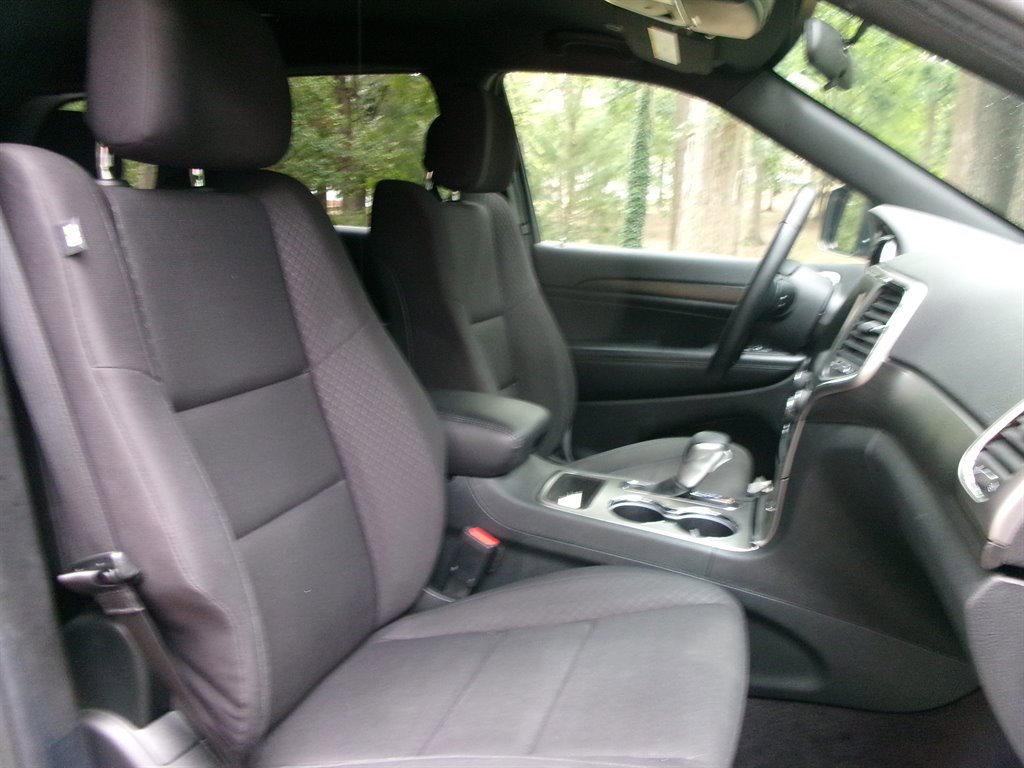 Used 2018 Jeep Grand Cherokee Laredo image 22