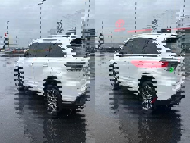 Used 2018 Toyota Highlander XLE image 10