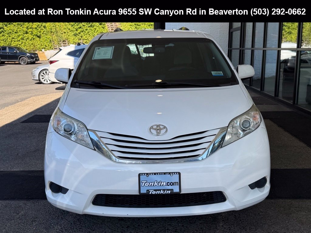 Used 2017 Toyota Sienna LE FWD image 3