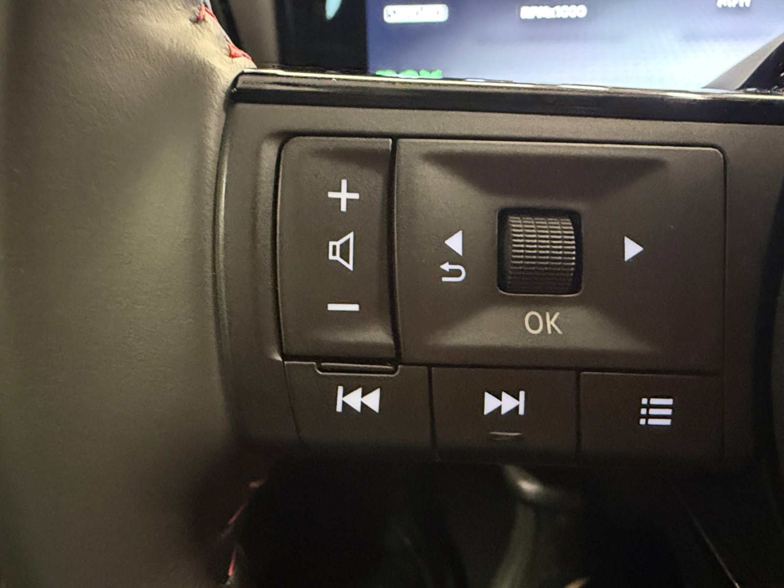Used 2025 Nissan Kicks SR FWD image 17