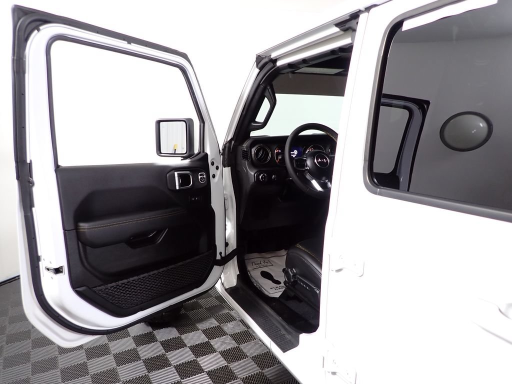 Used 2023 Jeep Gladiator Overland AWD/4WD image 19