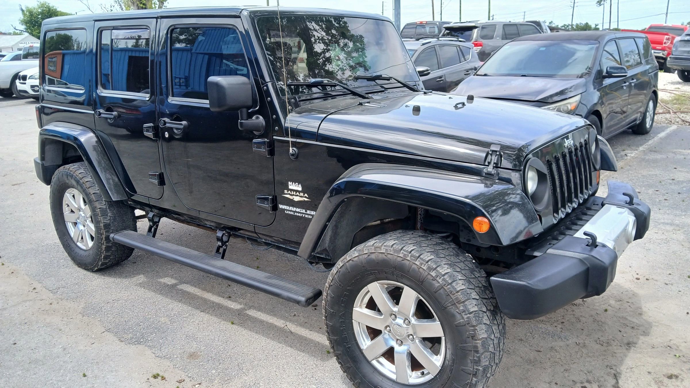 Used 2013 Jeep Wrangler Unlimited Sahara w/ Connectivity Group AWD/4WD image 7
