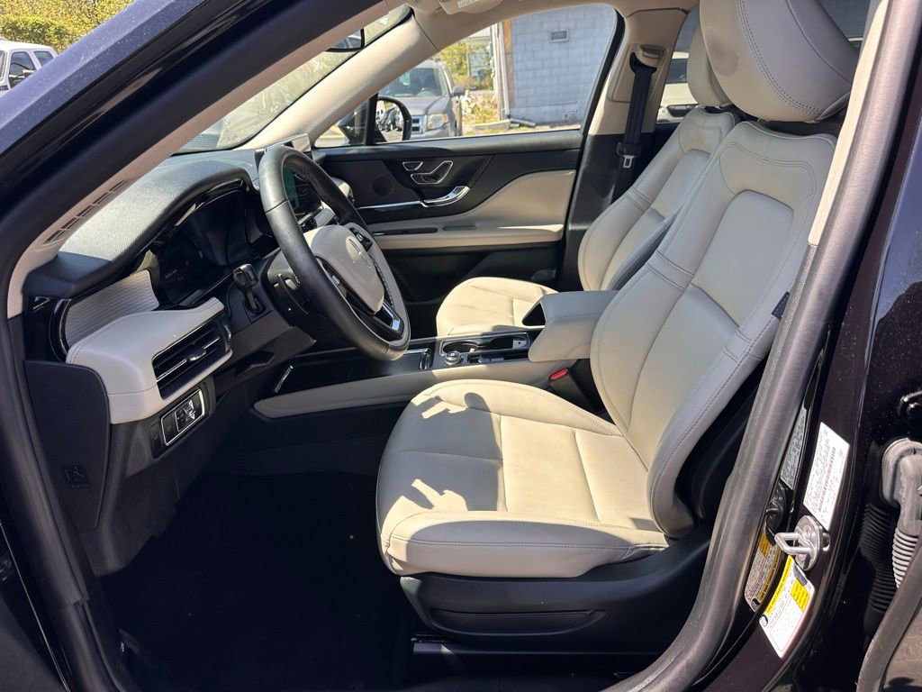 Used 2025 Lincoln Corsair FWD image 12