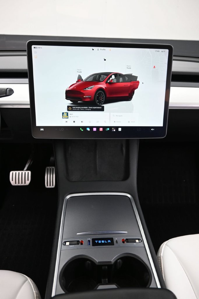 Used 2023 Tesla Model Y Performance AWD/4WD image 13