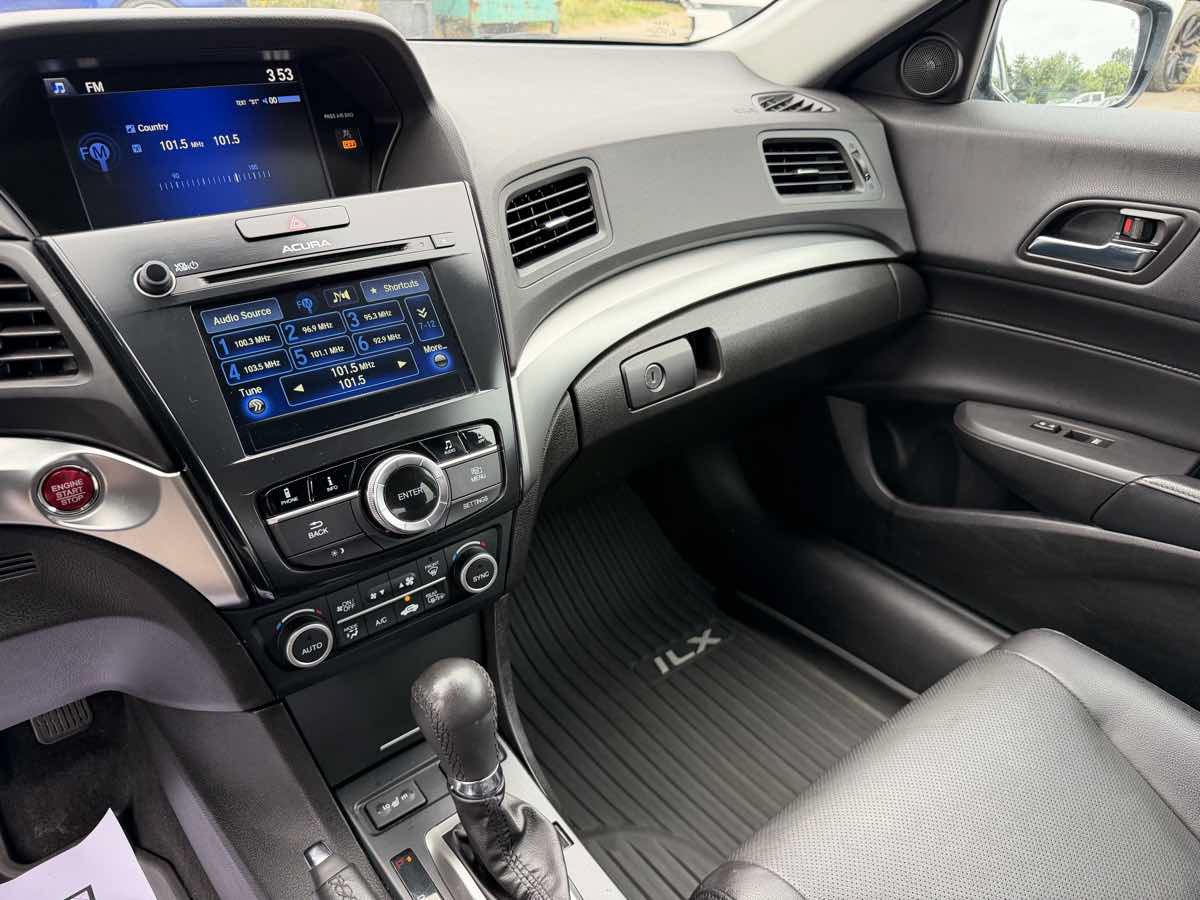Used 2017 Acura ILX FWD image 17