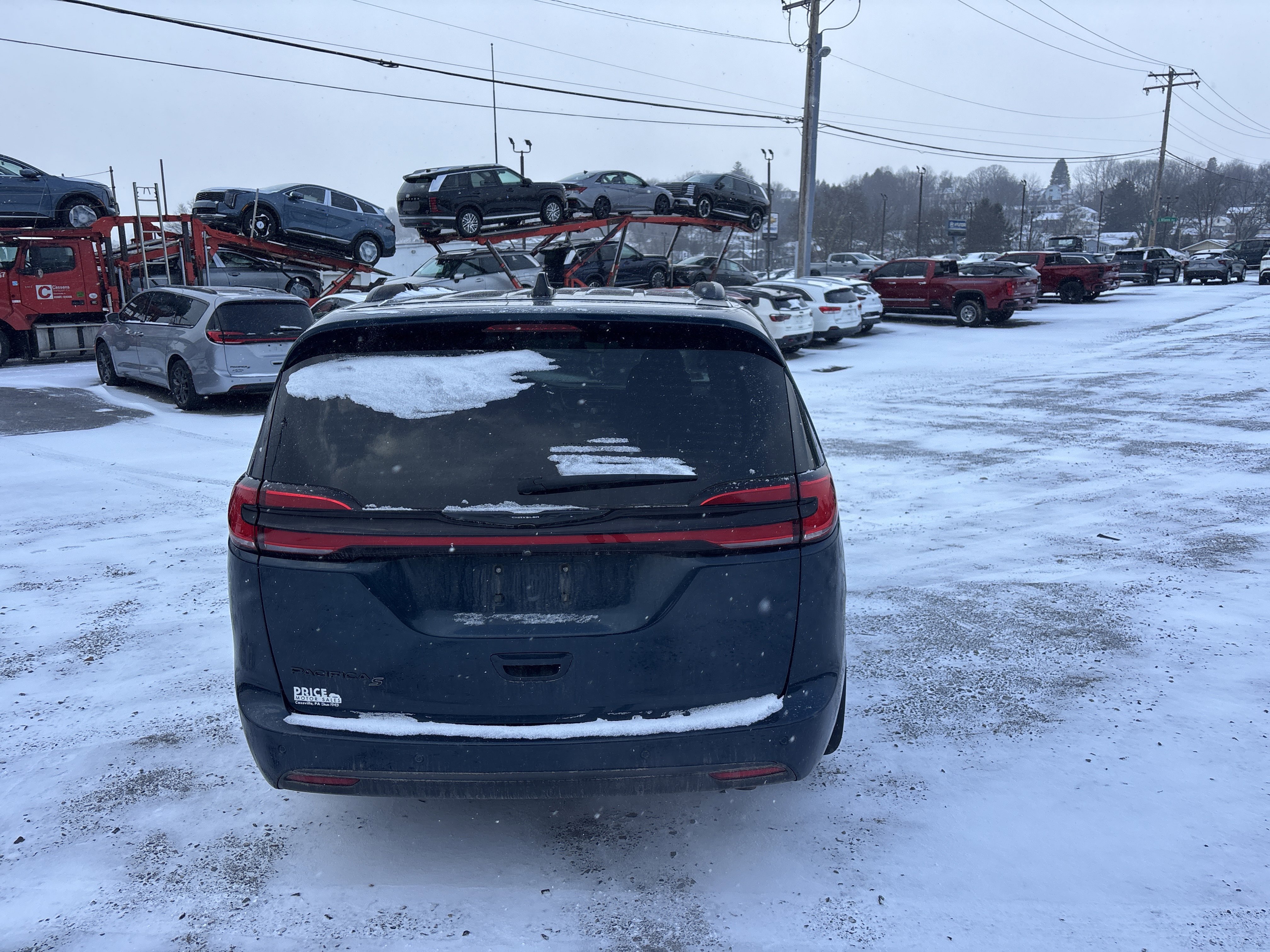 Used 2023 Chrysler Pacifica Touring w/ S Appearance Package image 4