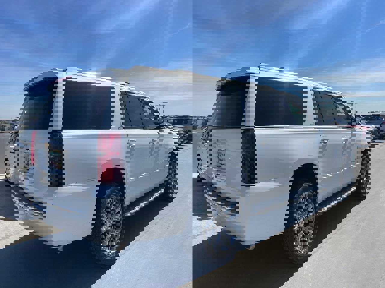 Used 2016 Chevrolet Suburban LTZ image 2