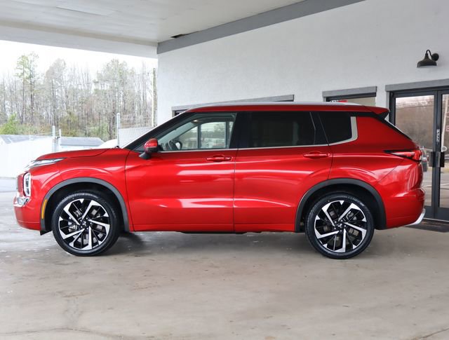 Used 2022 Mitsubishi Outlander SEL image 2