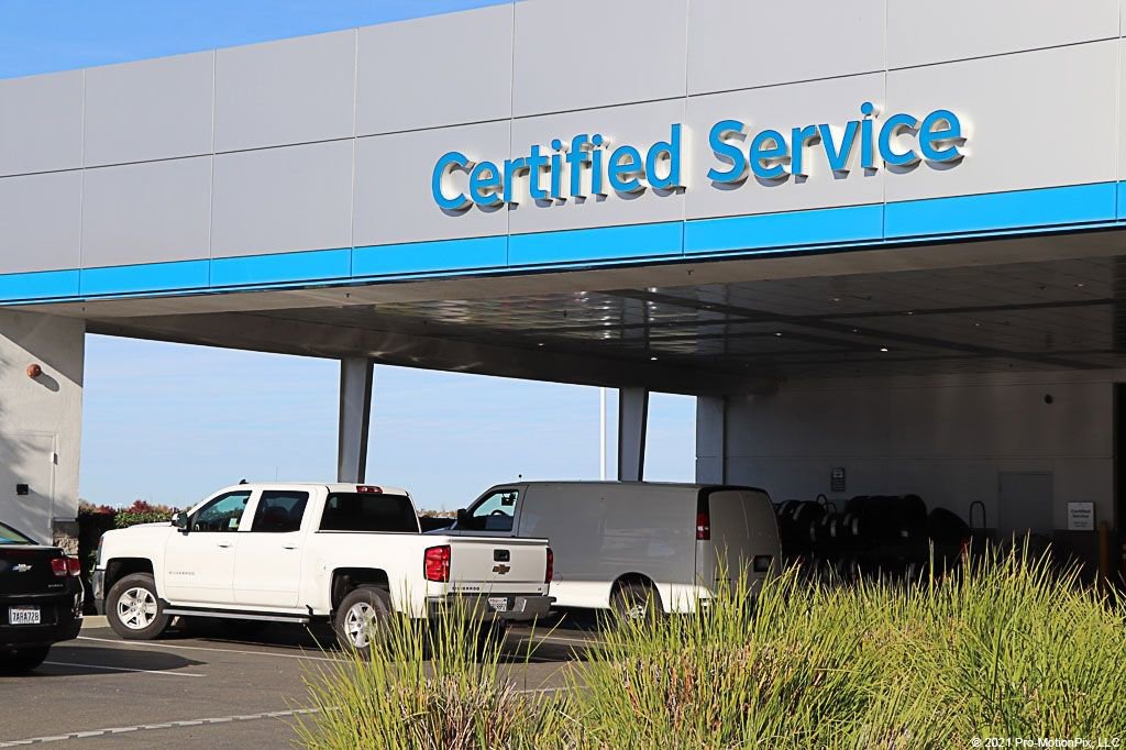 Used 2025 Ford Explorer ST-Line image 46