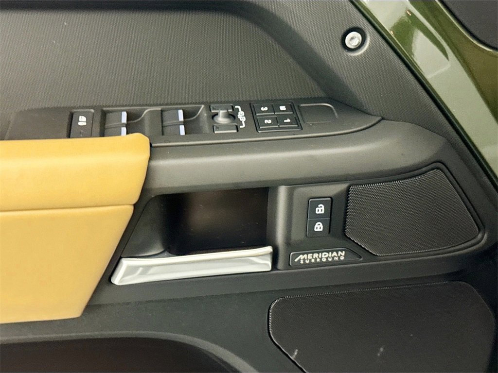 New 2026 Land Rover Defender 110 X-Dynamic SE image 17