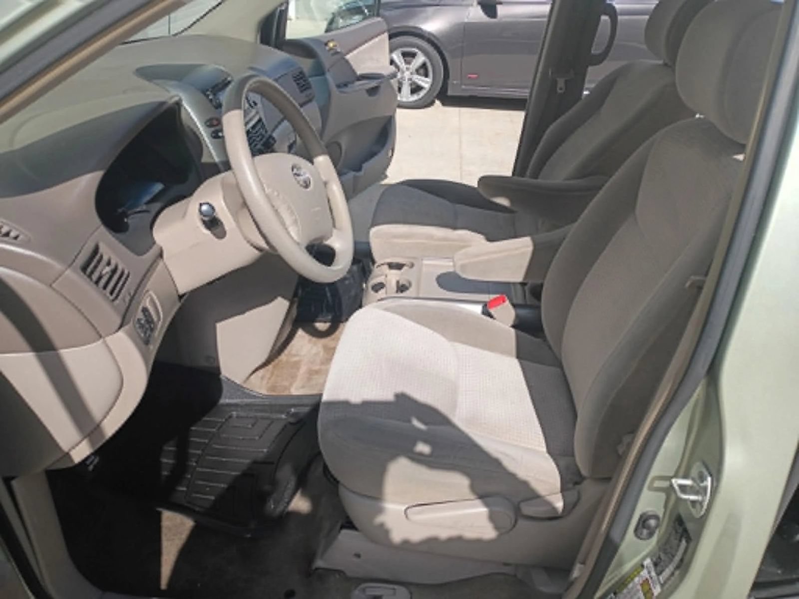 Used 2008 Toyota Sienna CE FWD image 11