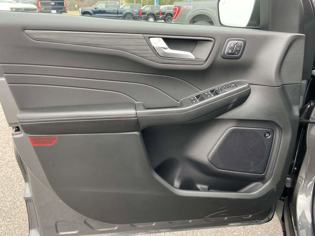 New 2025 Ford Escape SE w/ PHEV Premium Package FWD image 13