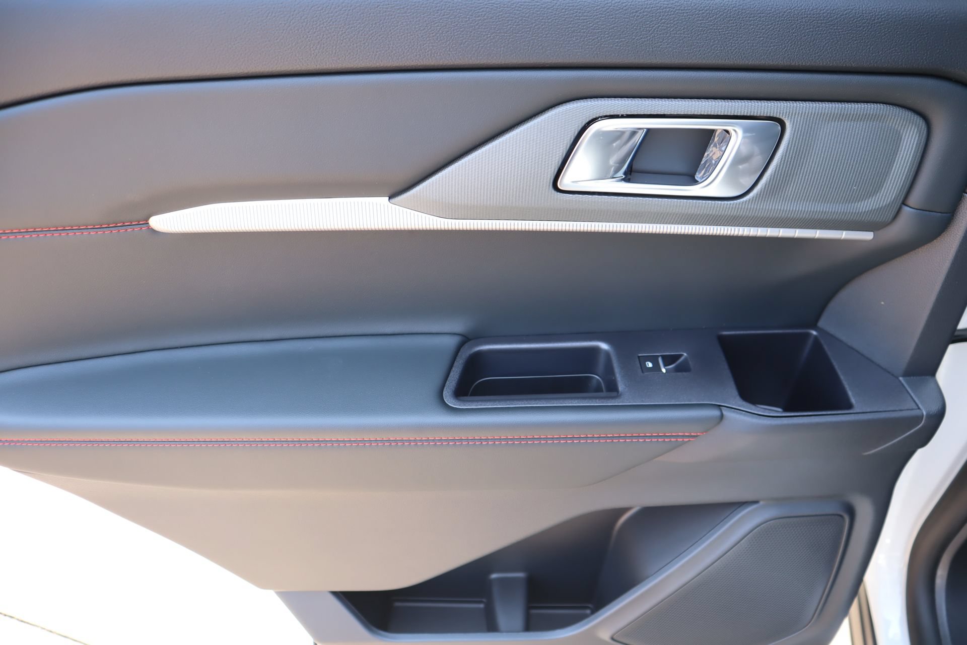 New 2026 Ford Explorer ST-Line w/ ST-Line Street Pack AWD/4WD image 19