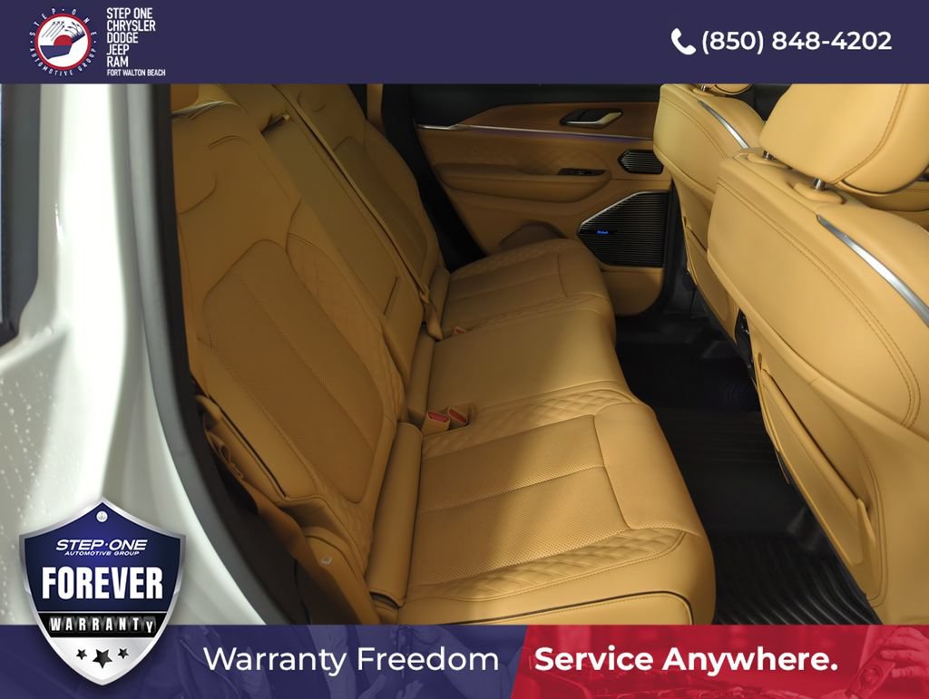 Used 2023 Jeep Grand Cherokee Summit AWD/4WD image 34