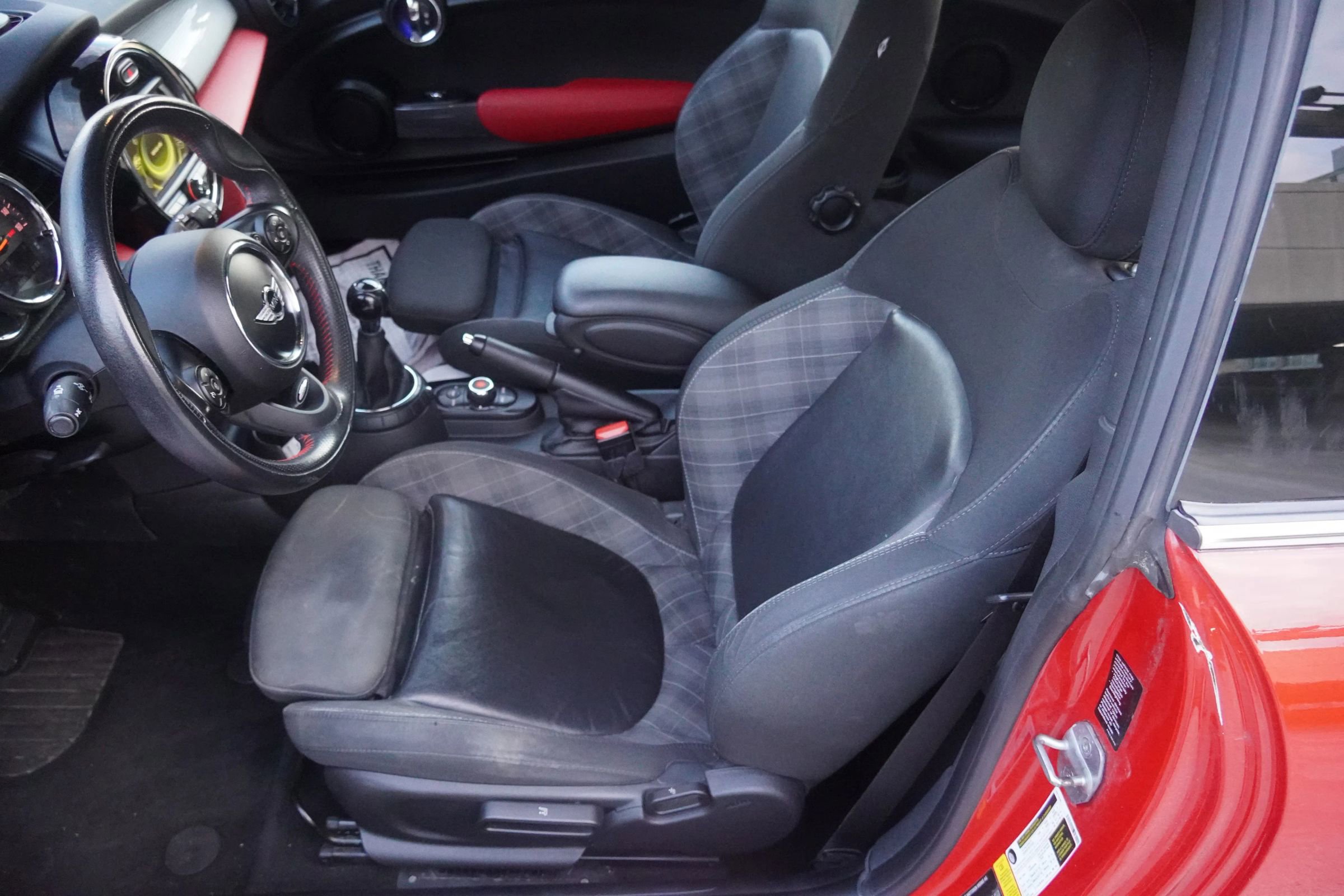 Used 2015 MINI Cooper 2-Door Hardtop image 29