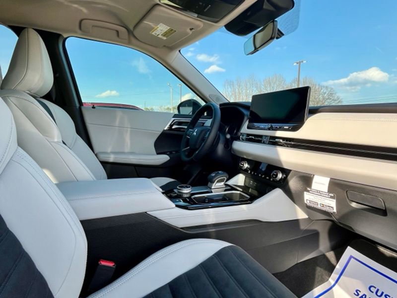 New 2026 Mitsubishi Outlander SE FWD image 9