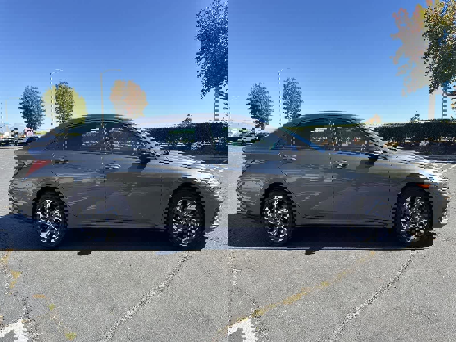 Certified 2025 Hyundai Elantra SEL image 3