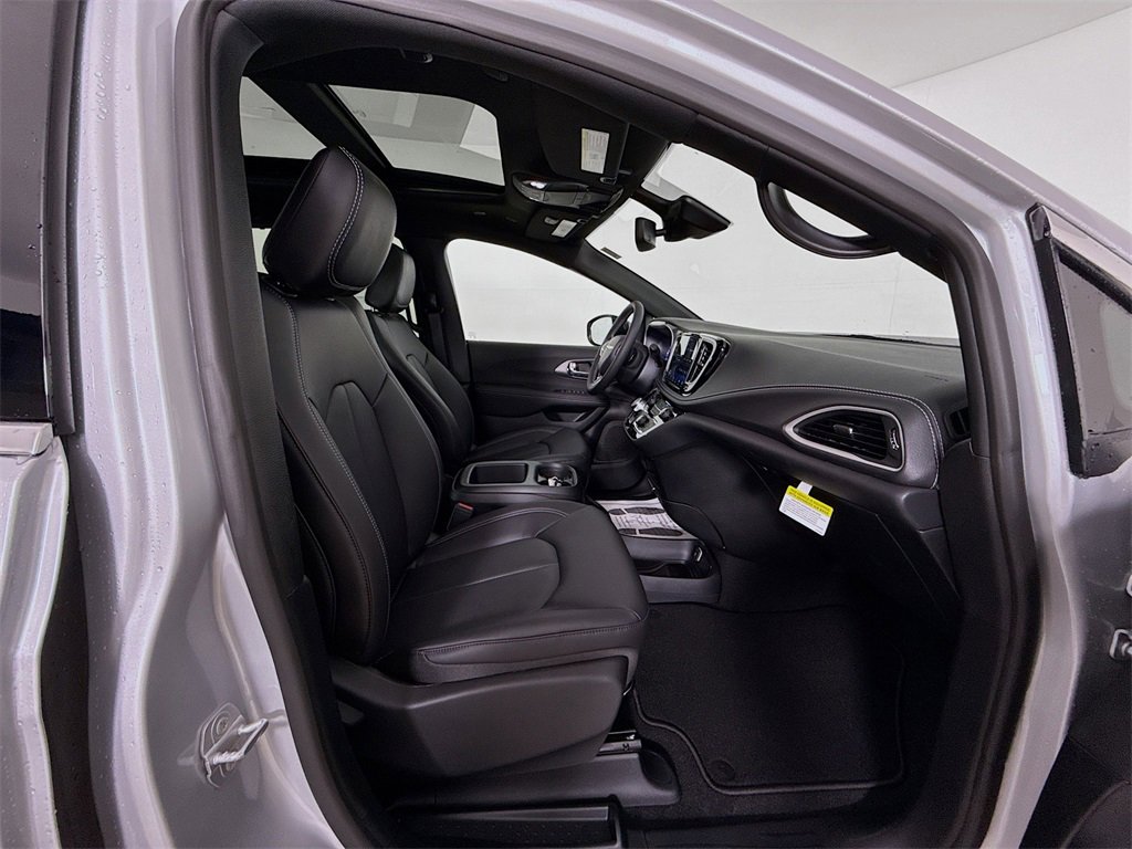 New 2026 Chrysler Pacifica Select image 31