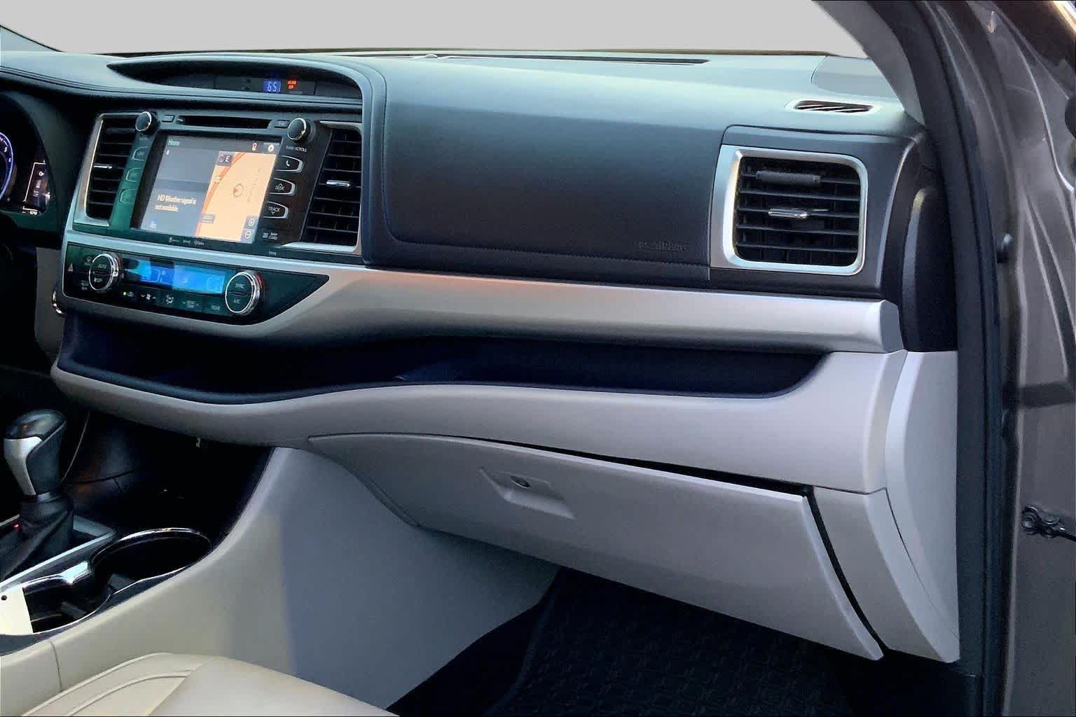 Used 2016 Toyota Highlander XLE FWD image 18