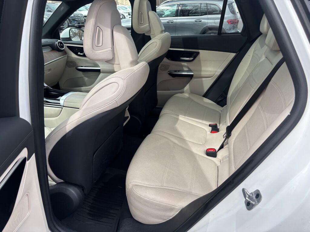 Used 2024 Mercedes-Benz GLC 300 4MATIC image 16