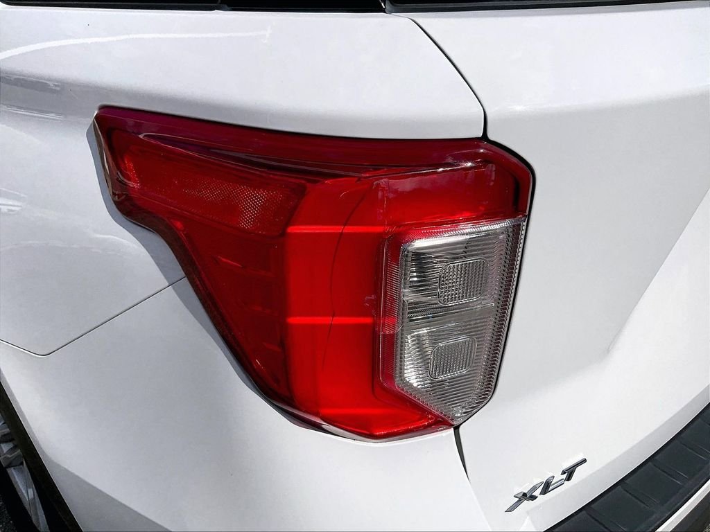 Used 2023 Ford Explorer XLT w/ Equipment Group 202A AWD/4WD image 33