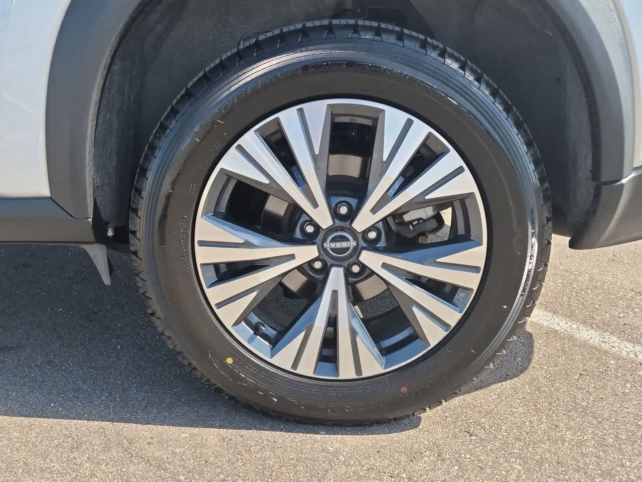 Used 2023 Nissan Rogue SV AWD/4WD image 13