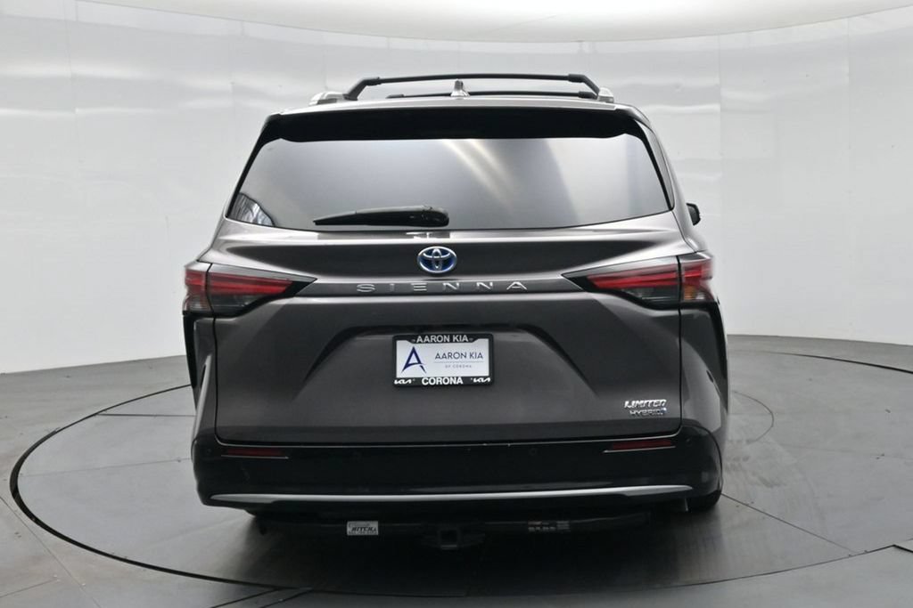 Used 2021 Toyota Sienna Limited FWD image 32