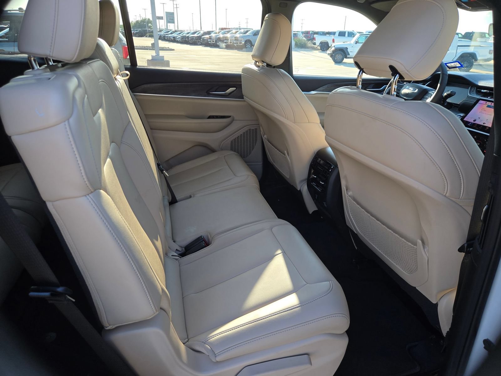 Used 2025 Jeep Grand Cherokee L Limited RWD image 23