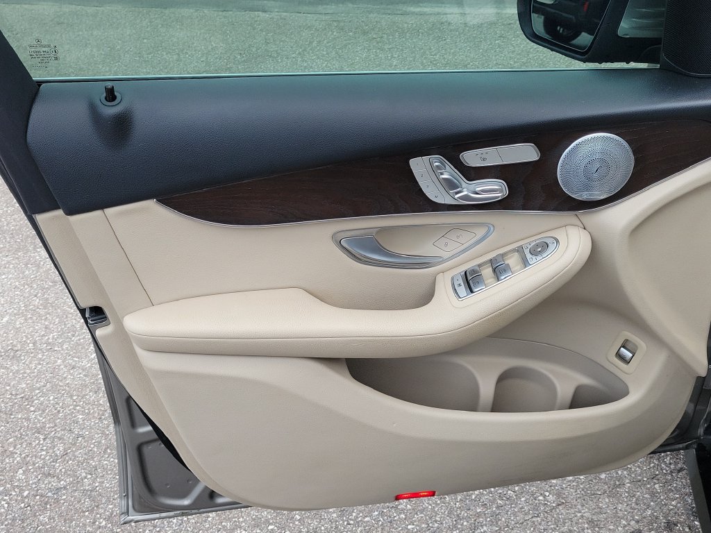 Used 2021 Mercedes-Benz GLC 300 image 17