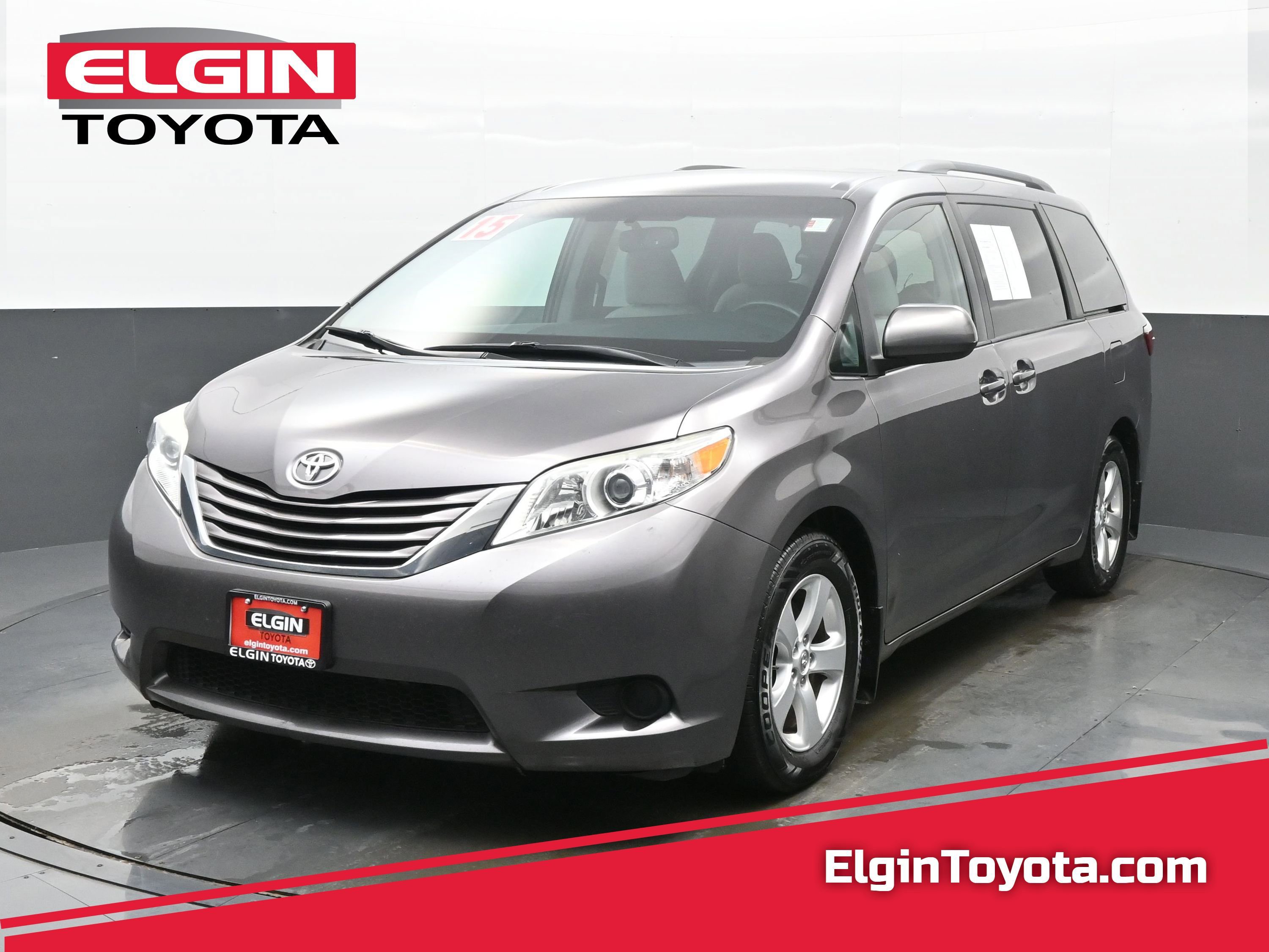 Used 2015 Toyota Sienna LE image 1