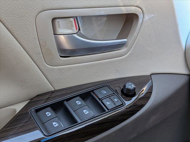 Used 2017 Toyota Sienna XLE AWD/4WD image 3