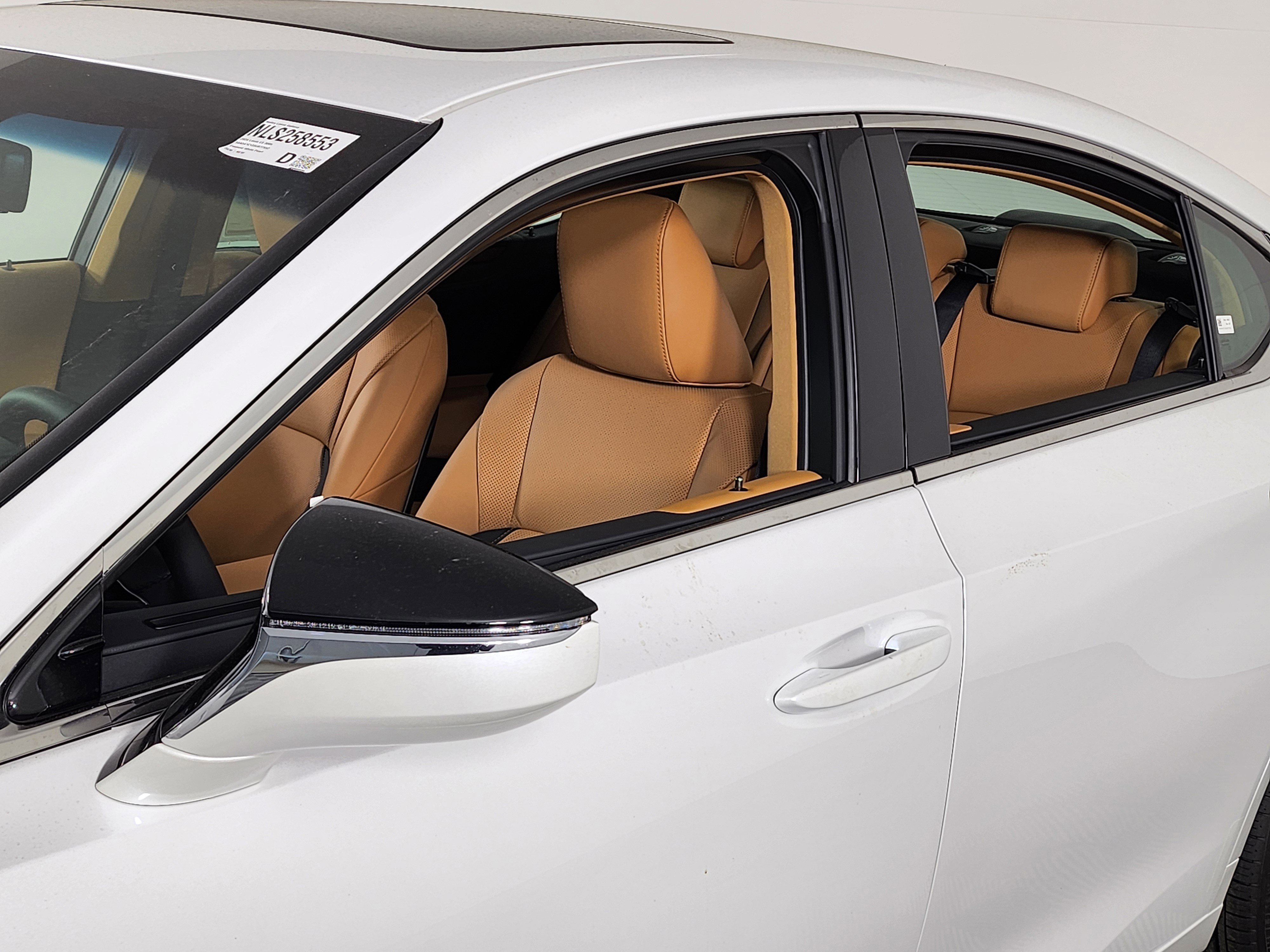 New 2025 Lexus ES 300h w/ Premium Package image 12