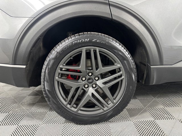 Used 2025 Ford Explorer ST-Line w/ ST-Line Street Pack image 10