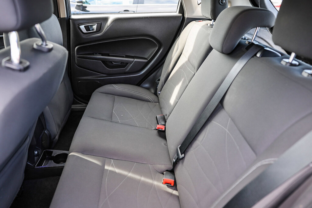 Used 2016 Ford Fiesta SE image 7