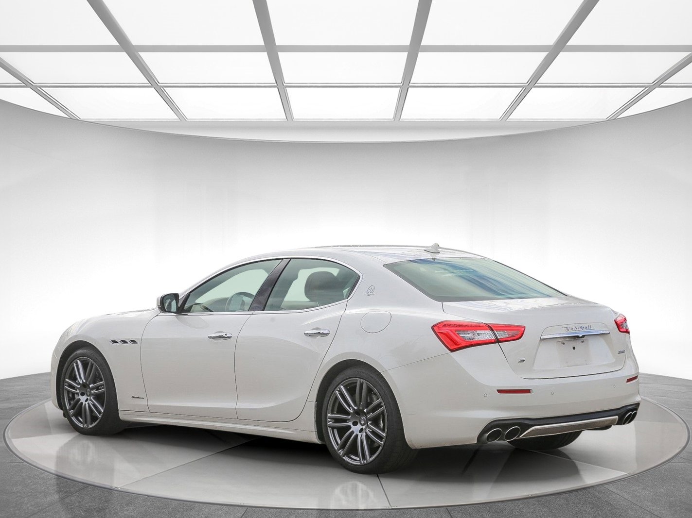 Used 2018 Maserati Ghibli S GranLusso image 2