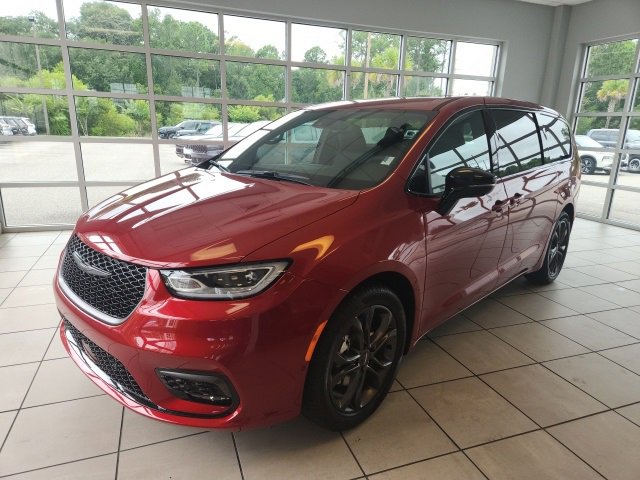 New 2026 Chrysler Pacifica Select image 5