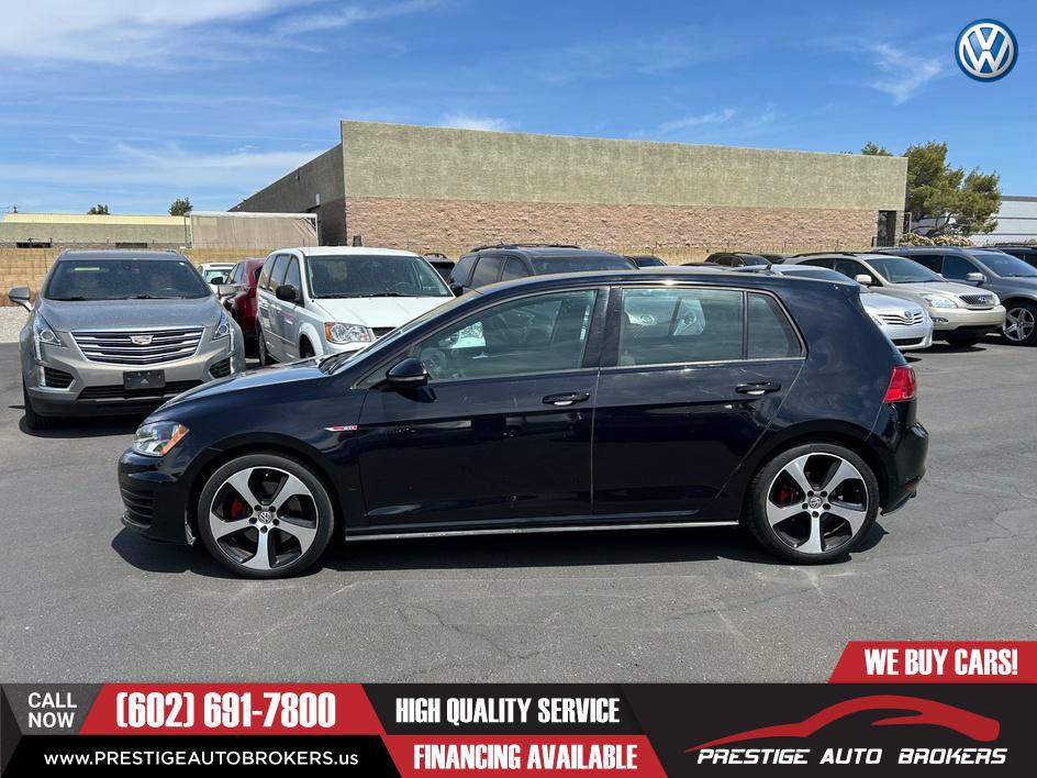Used 2017 Volkswagen Golf 4-Door FWD image 2