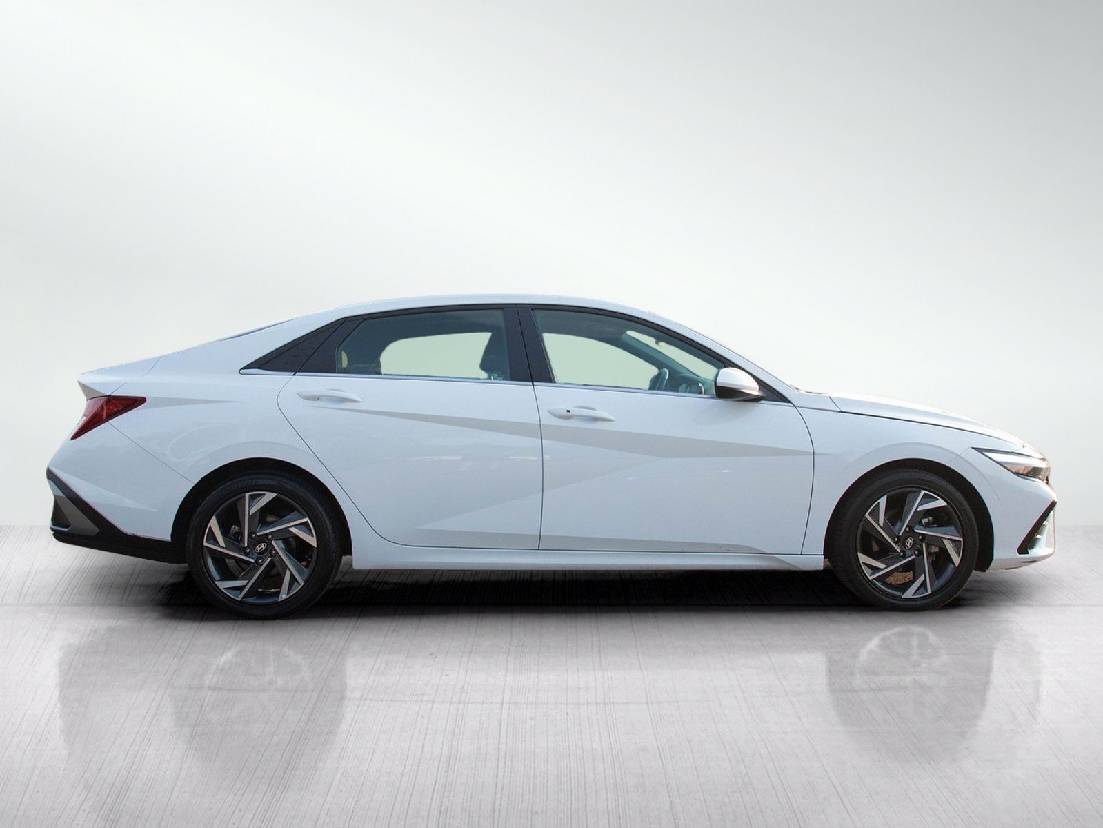 Used 2025 Hyundai Elantra SEL FWD image 7