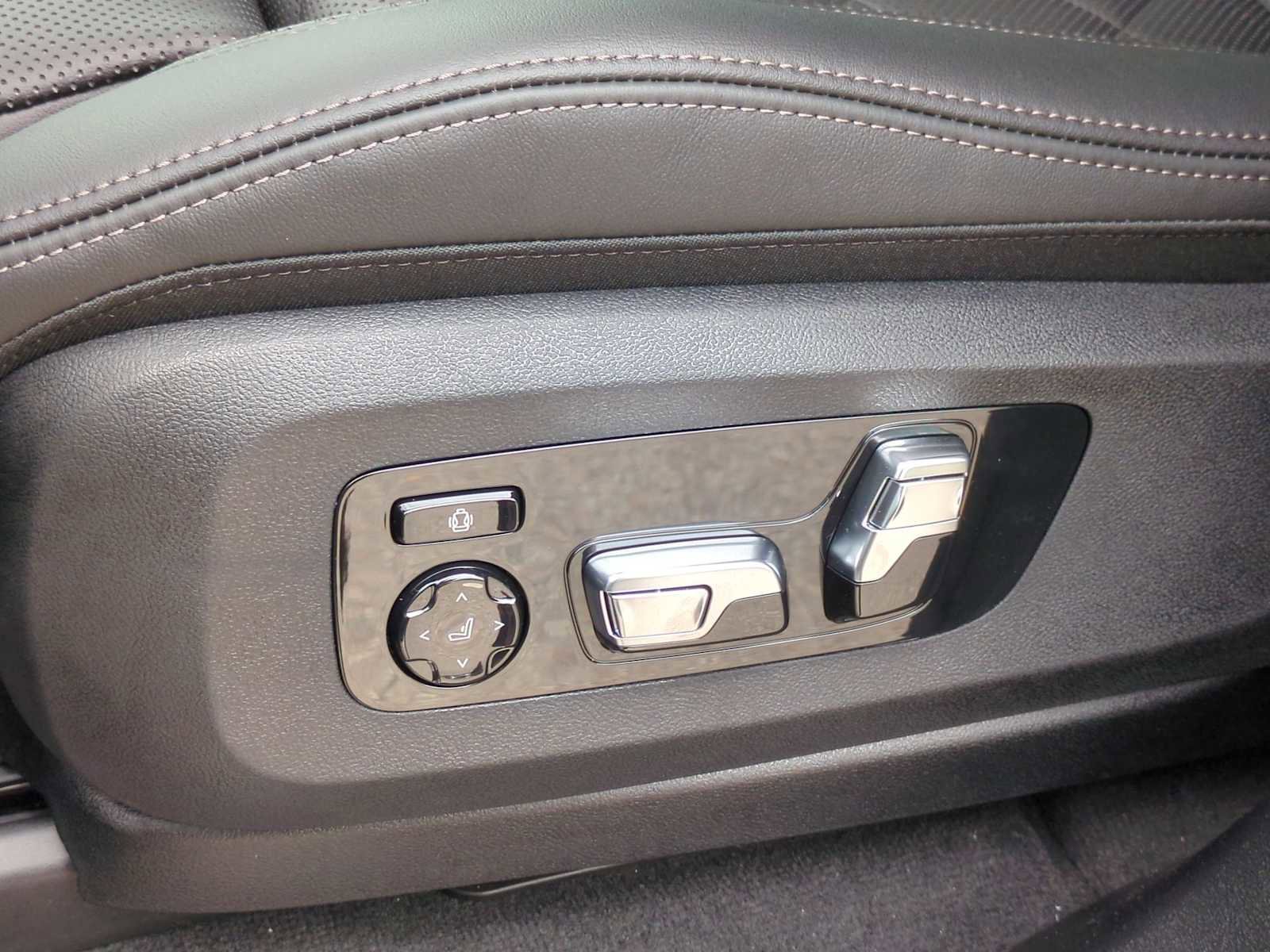 New 2026 BMW X5 xDrive40i w/ M Sport Package image 17