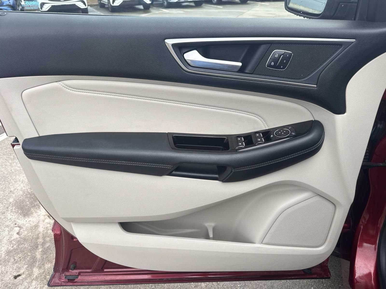 Used 2017 Ford Edge Titanium w/ Equipment Group 301A FWD image 20
