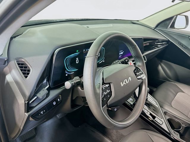 Used 2023 Kia Niro EX image 17