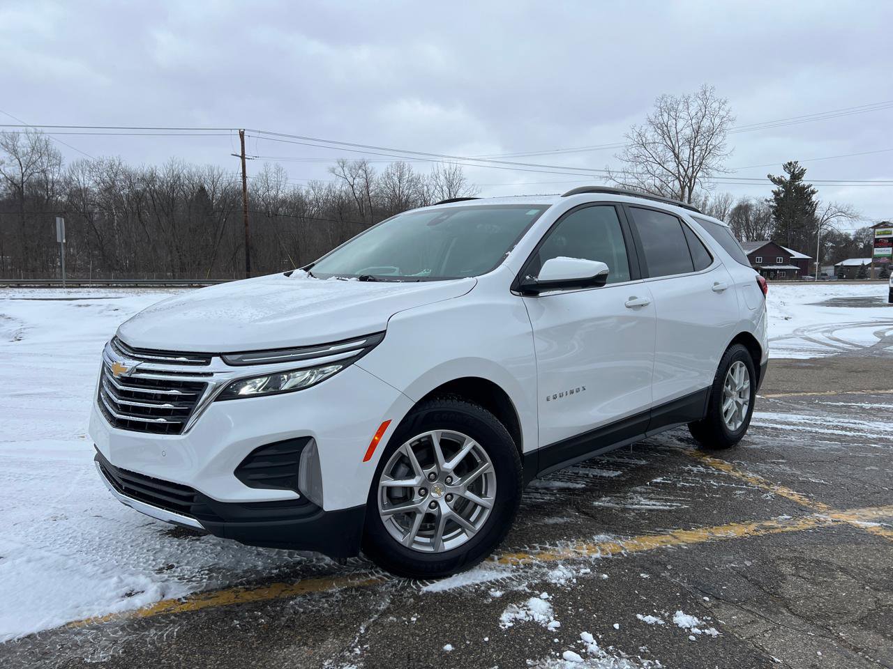 Used 2022 Chevrolet Equinox LT image 2