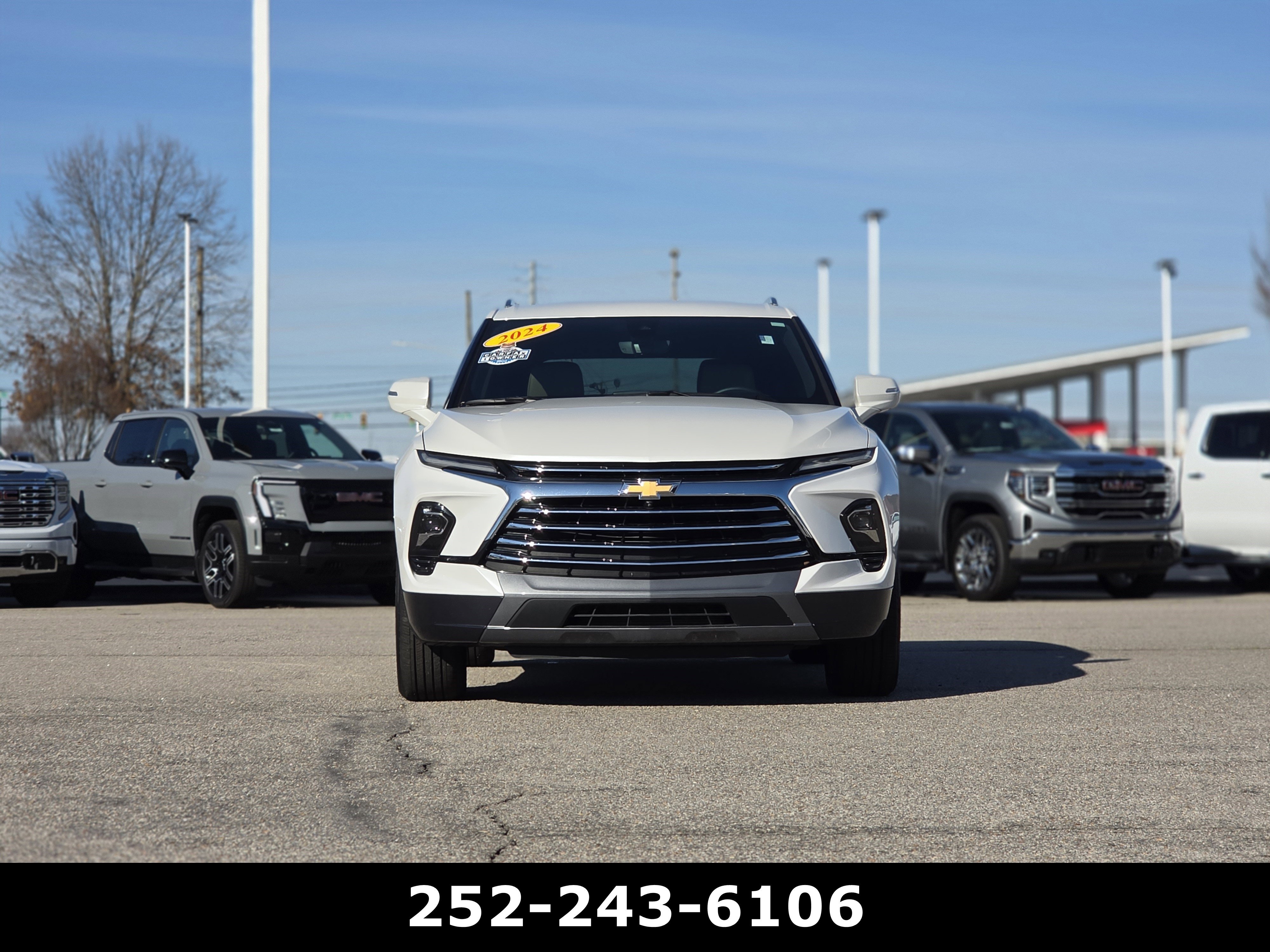 Used 2024 Chevrolet Blazer Premier w/ Driver Confidence II Package FWD image 2