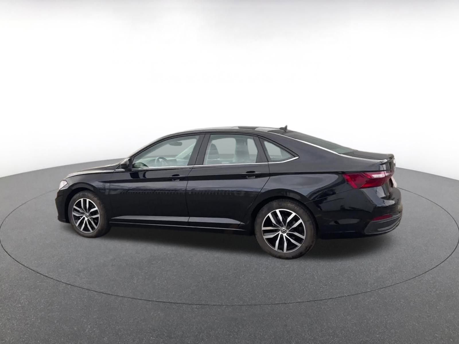 Used 2025 Volkswagen Jetta SE image 10