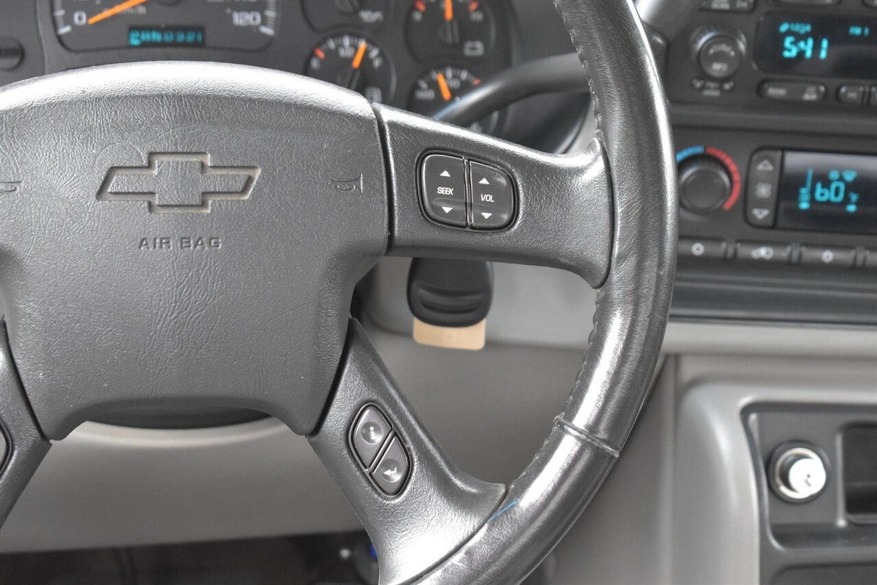 Used 2005 Chevrolet Silverado 2500 LT w/ Heavy-Duty Power Package AWD/4WD image 16