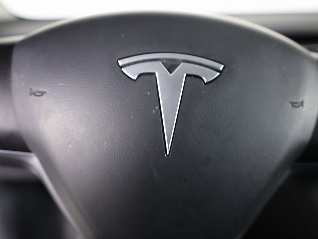 Used 2023 Tesla Model 3 Standard Range image 11